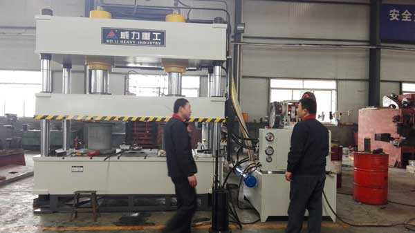 紙張壓花液壓機調(diào)試