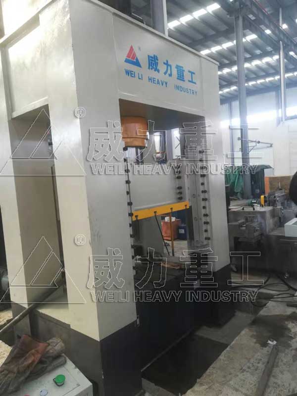 萬向節(jié)軸承座熱壓成型液壓機(jī)